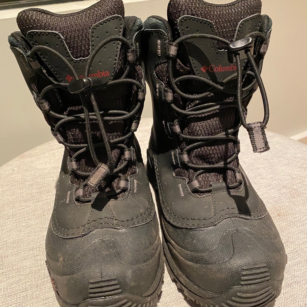 Columbia kids snow boots size 3